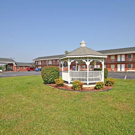 Surry Inn - Dobson Экстерьер фото