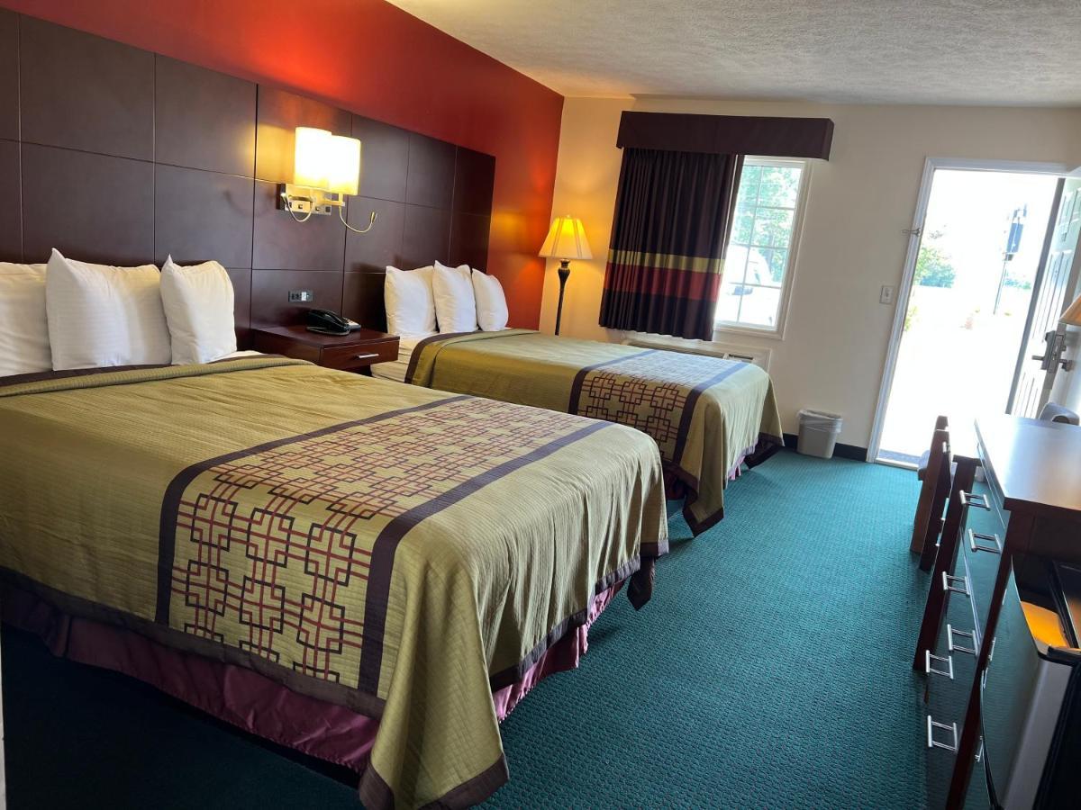 Surry Inn - Dobson Экстерьер фото