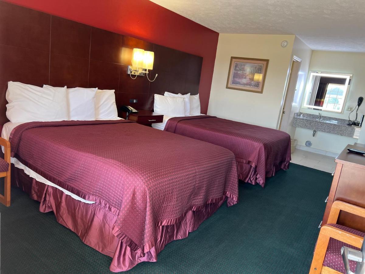 Surry Inn - Dobson Экстерьер фото
